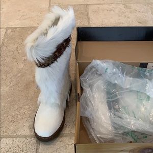 Bearpaw Kola II White New Size 8 Boots